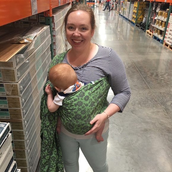 Hi, y’all! I’m Ally, and this is my closet. - Picture 5 of 8